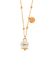 Amo Capri - Collana in Metallo con campanella portafortuna pendente impreziosita da smalto bianco e cristalli