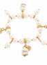 amo capri - Bracciale in Metallo Bracciale in Metallo con perle e campanelle portafortuna in smalto bianco con scritta Capri