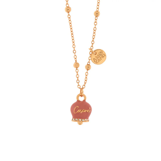AMO CAPRI - Collana in Metallo con campanella portafortuna pendente impreziosita da smalto rosa e cristalli