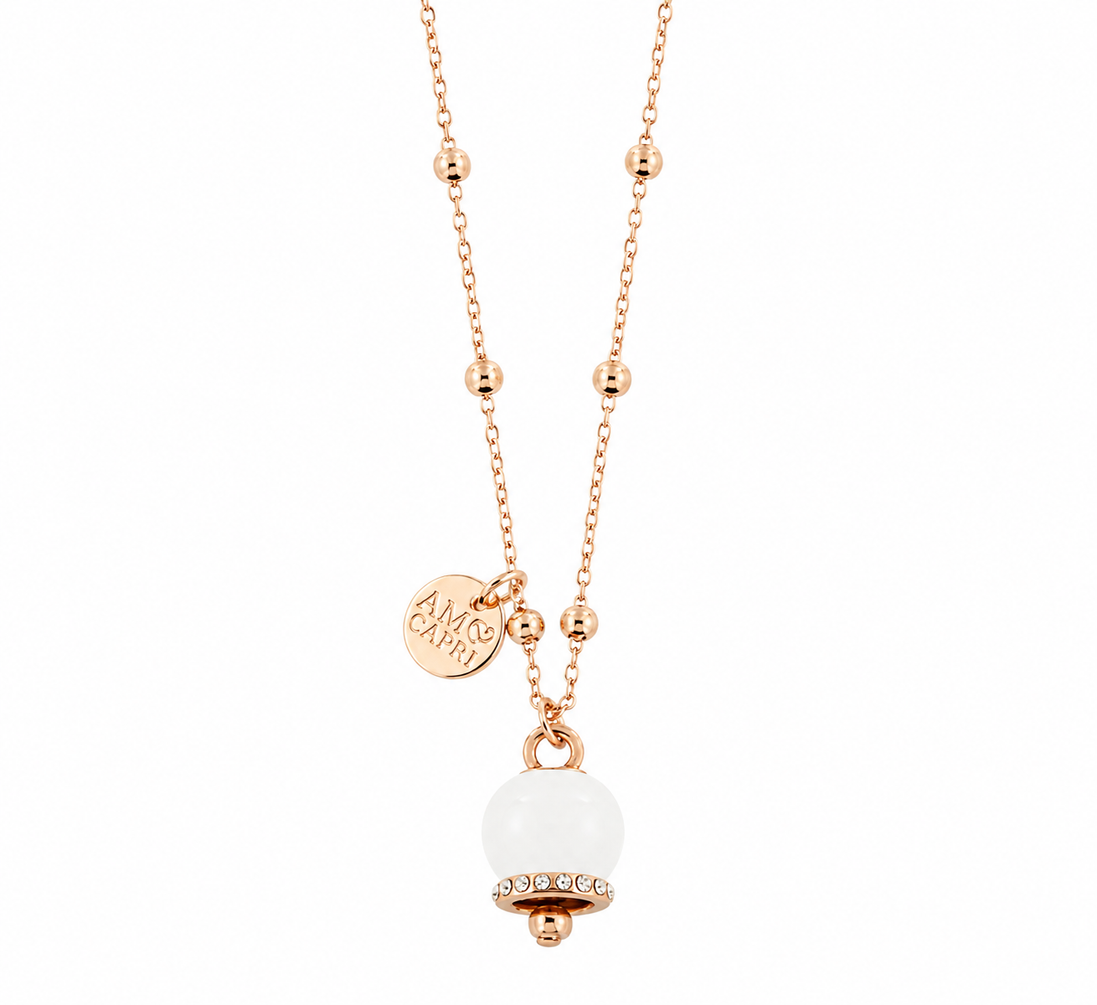 Amo Capri - Collana in Metallo con campanella portafortuna pendente, impreziosita da smalto bianco e cristalli